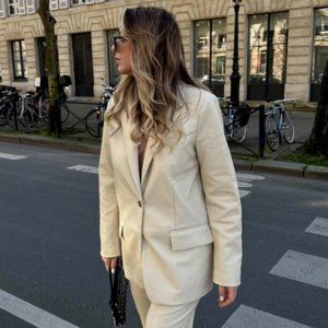 ZARA NEW WOMAN STRAIGHT CUT FAUX LEATHER BLAZER JACKET ECRU 4432/710 M
